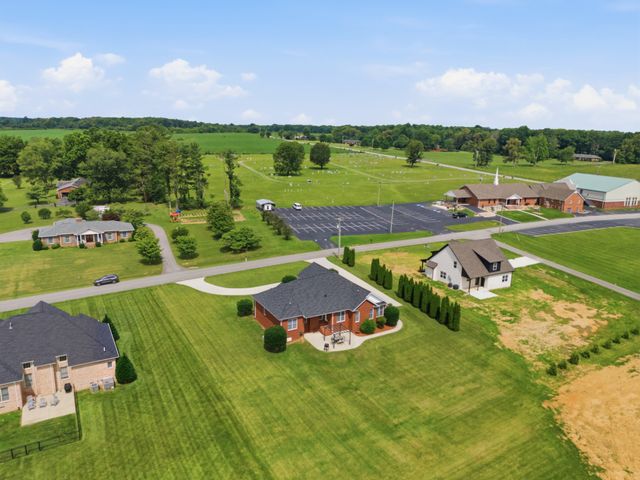 584 Golf Club Dr, Smithville, TN 37166