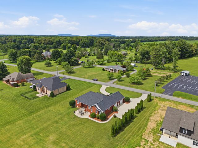 584 Golf Club Dr, Smithville, TN 37166