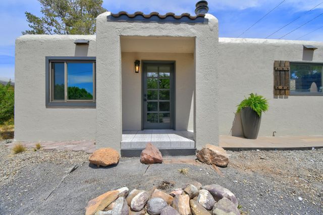 9205 Cherokee Road NE, Albuquerque, NM 87111