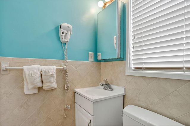 1225 Hillsboro Mile B2, Hillsboro Beach, FL 33062