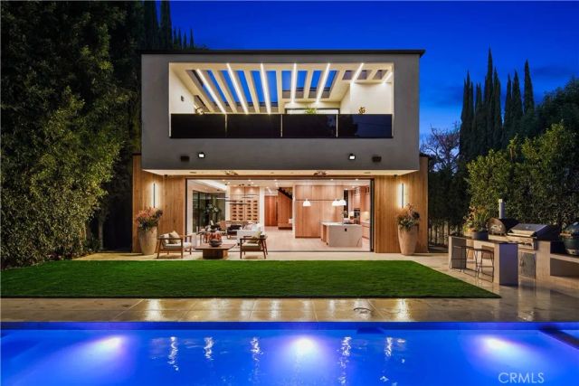 14812 Huston Street, Sherman Oaks, CA 91403