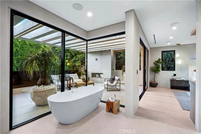 14812 Huston Street, Sherman Oaks, CA 91403