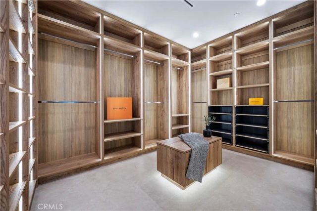 14812 Huston Street, Sherman Oaks, CA 91403