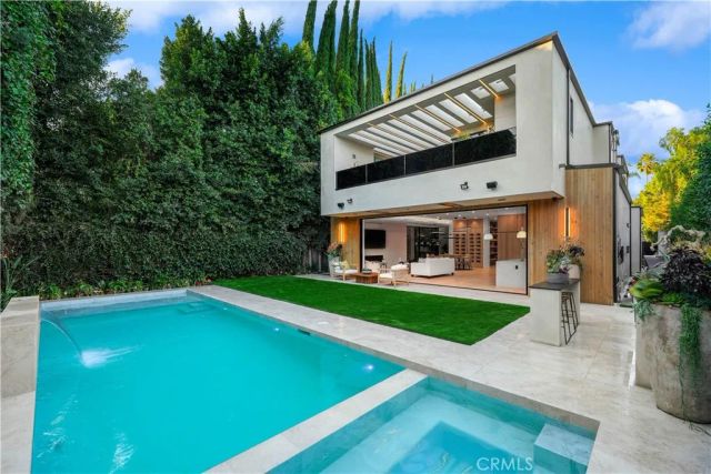14812 Huston Street, Sherman Oaks, CA 91403