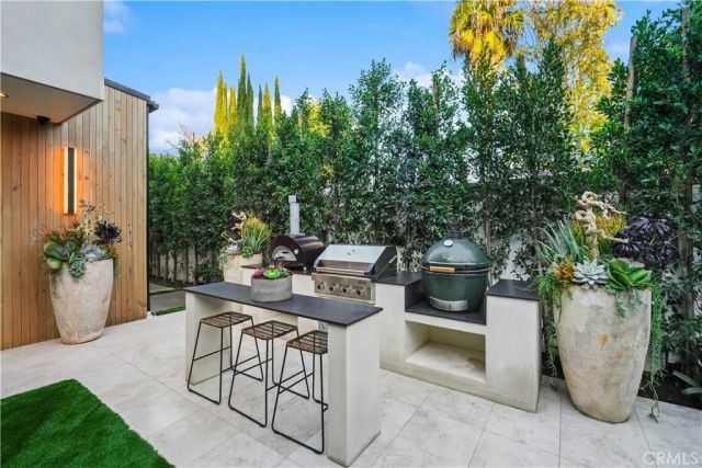 14812 Huston Street, Sherman Oaks, CA 91403