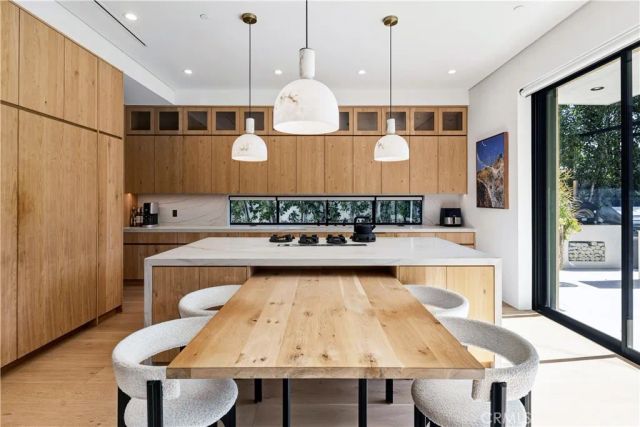 14812 Huston Street, Sherman Oaks, CA 91403