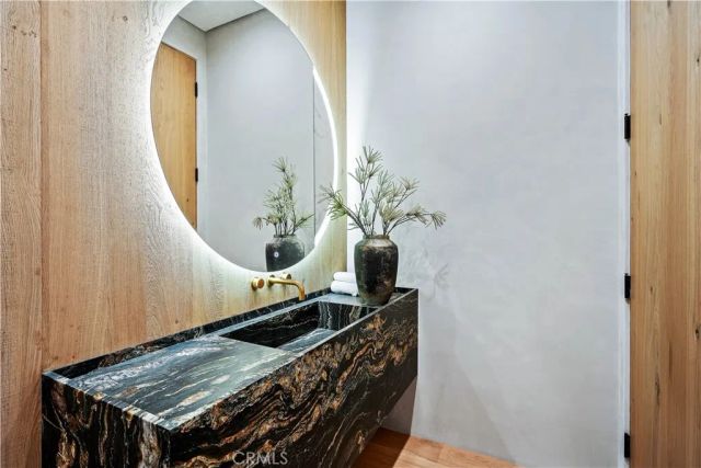 14812 Huston Street, Sherman Oaks, CA 91403