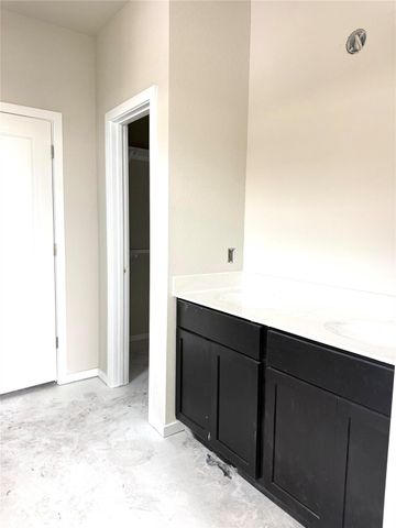 103 Backwood PASS, Taylor, TX 76574