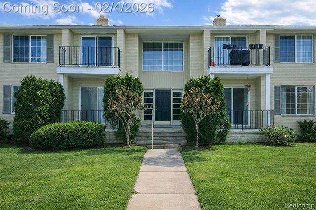 1935 Axtell Drive 3, Troy, MI 48084