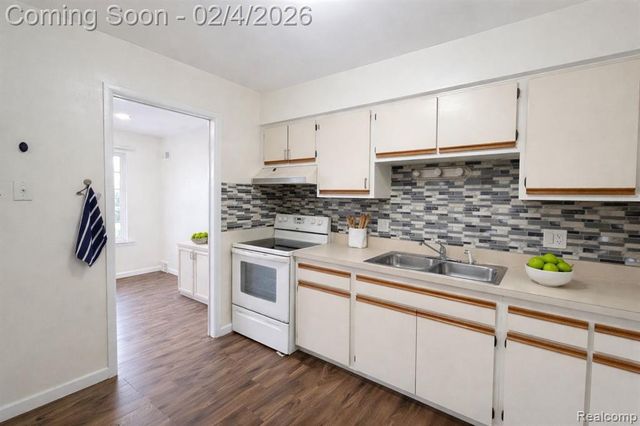 1935 Axtell Drive 3, Troy, MI 48084