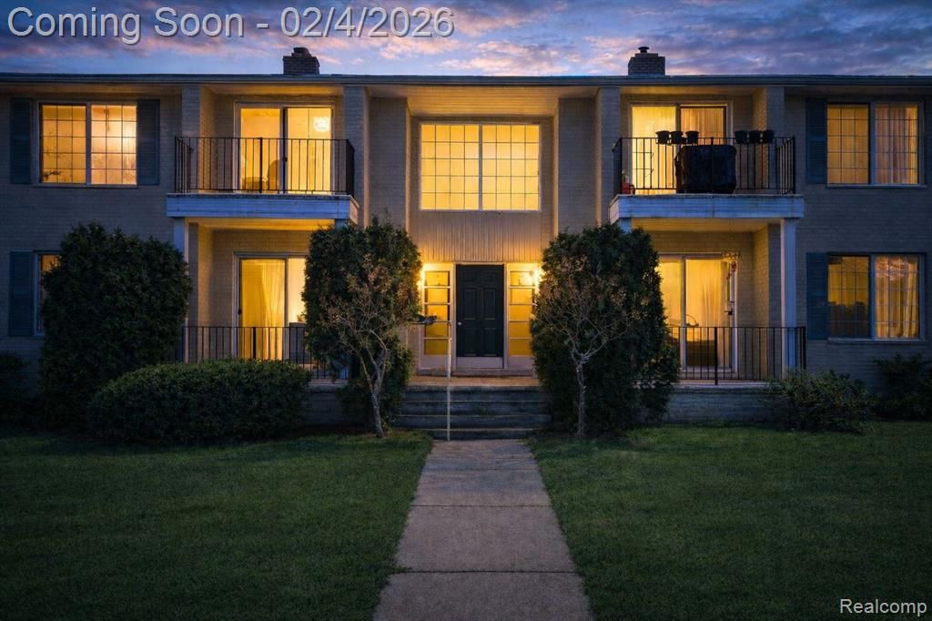 1935 Axtell Drive 3, Troy, MI 48084