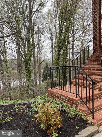 7046 MUNDY POINT CT, Fort Belvoir, VA 22060