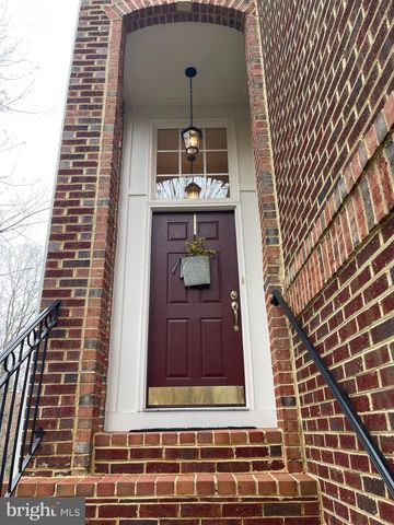 7046 MUNDY POINT CT, Fort Belvoir, VA 22060