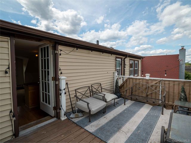9 Satterie Avenue, Valley Stream, NY 11580