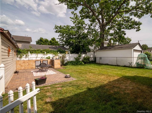 9 Satterie Avenue, Valley Stream, NY 11580