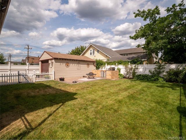 9 Satterie Avenue, Valley Stream, NY 11580