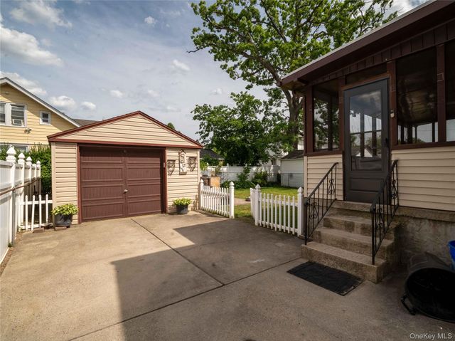 9 Satterie Avenue, Valley Stream, NY 11580