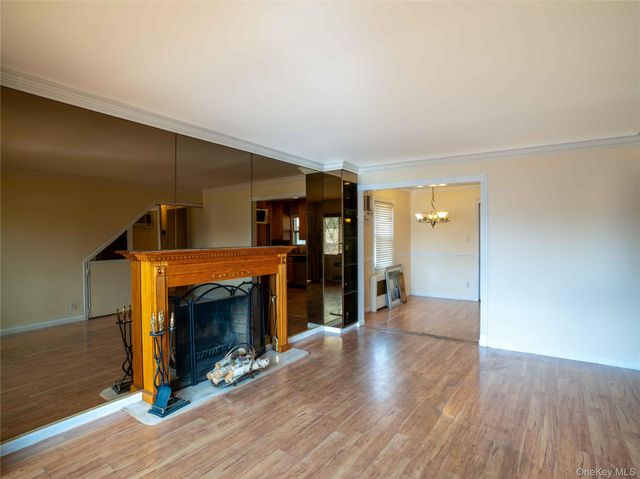 9 Satterie Avenue, Valley Stream, NY 11580