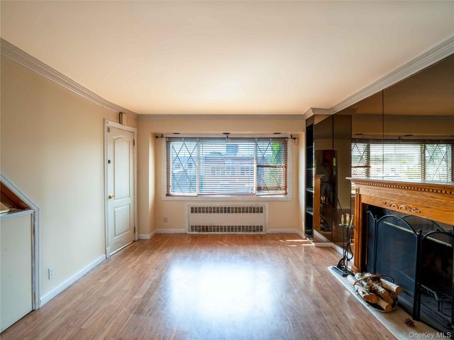 9 Satterie Avenue, Valley Stream, NY 11580