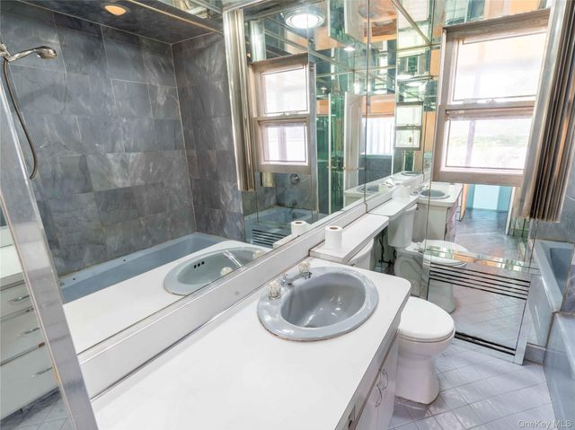9 Satterie Avenue, Valley Stream, NY 11580