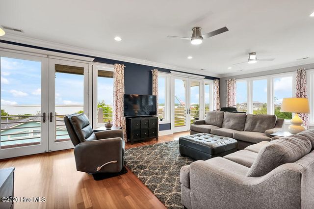 531 E Seaview Road, Wilmington, NC 28409
