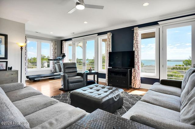 531 E Seaview Road, Wilmington, NC 28409