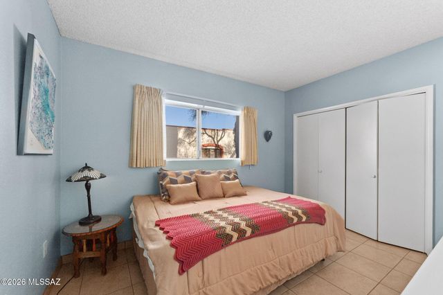 1212 W Calle Alcazar, Green Valley, AZ 85622
