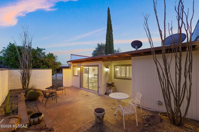 1212 W Calle Alcazar, Green Valley, AZ 85622