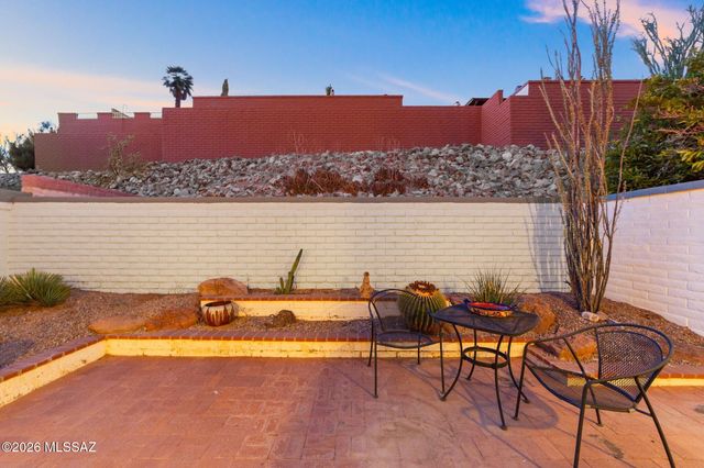 1212 W Calle Alcazar, Green Valley, AZ 85622