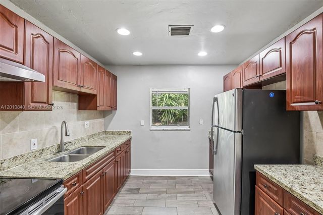 1115 NW 7th Ave, Fort Lauderdale, FL 33311