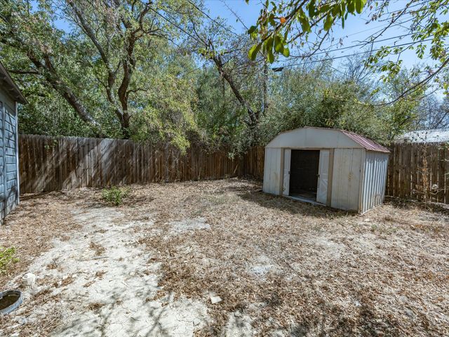 6933 Hatch Road, Lake Worth, TX 76135