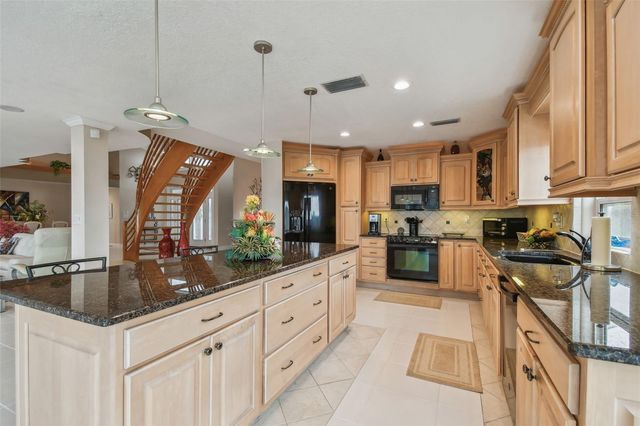 119 CARLYLE CIRCLE, Palm Harbor, FL 34683