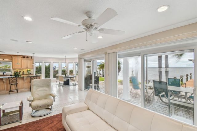 119 CARLYLE CIRCLE, Palm Harbor, FL 34683