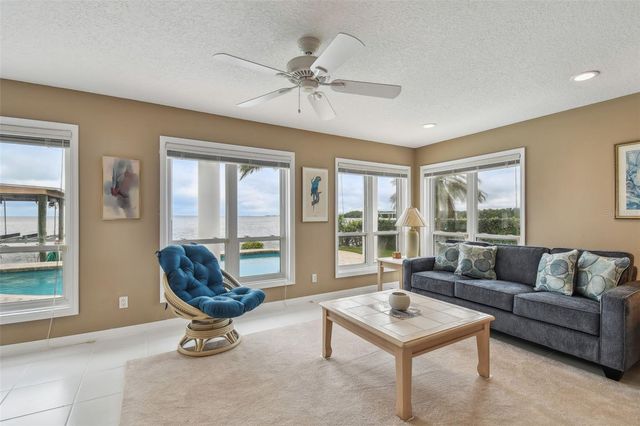 119 CARLYLE CIRCLE, Palm Harbor, FL 34683
