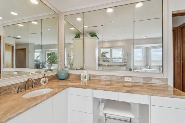 119 CARLYLE CIRCLE, Palm Harbor, FL 34683