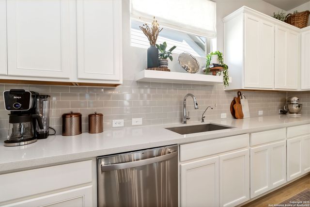 5702 Pin Point, San Antonio, TX 78266