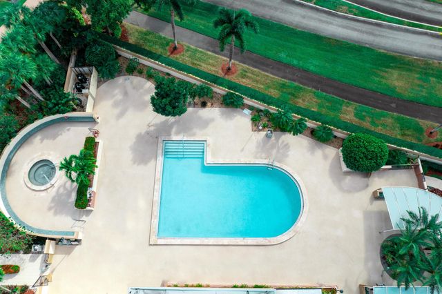 5355 10th Fairway Drive 1, Delray Beach, FL 33484