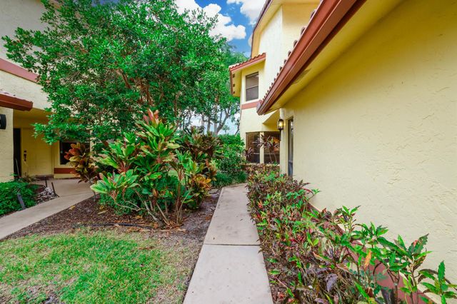 5355 10th Fairway Drive 1, Delray Beach, FL 33484