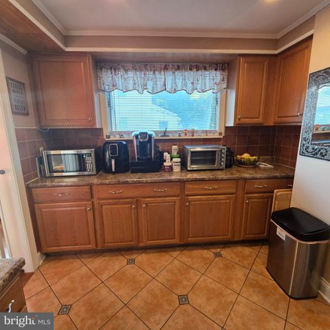 32 3RD AVE, Hamilton Township, NJ 08619
