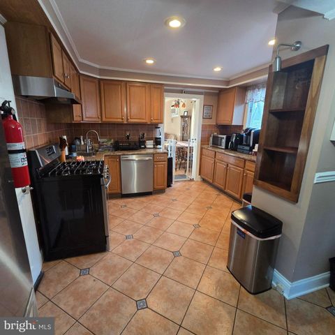 32 3RD AVE, Hamilton Township, NJ 08619
