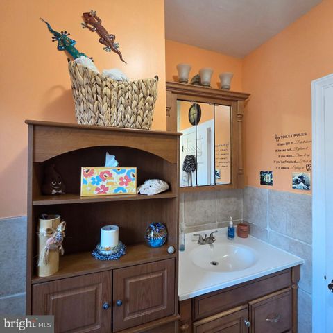 32 3RD AVE, Hamilton Township, NJ 08619