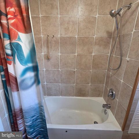 32 3RD AVE, Hamilton Township, NJ 08619