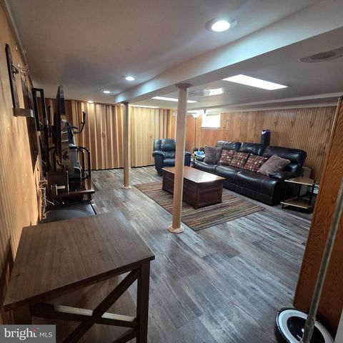 32 3RD AVE, Hamilton Township, NJ 08619