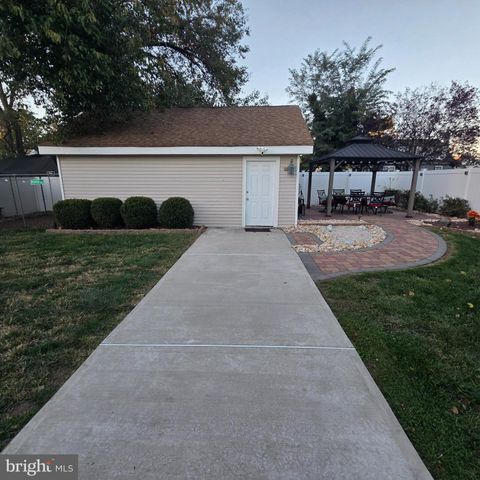 32 3RD AVE, Hamilton Township, NJ 08619