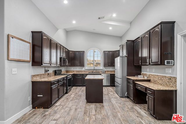 9628 Denhart Avenue, California City, CA 93505