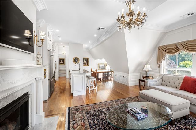 541 Bellevue Avenue 5, Newport, RI 02840
