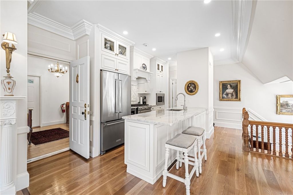 541 Bellevue Avenue 5, Newport, RI 02840