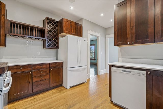 1920 4th Avenue SE, Cedar Rapids, IA 52403