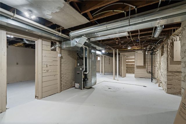 1920 4th Avenue SE, Cedar Rapids, IA 52403