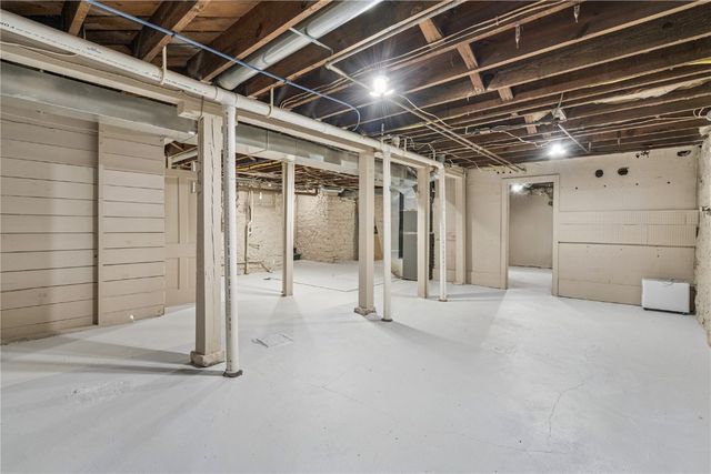 1920 4th Avenue SE, Cedar Rapids, IA 52403